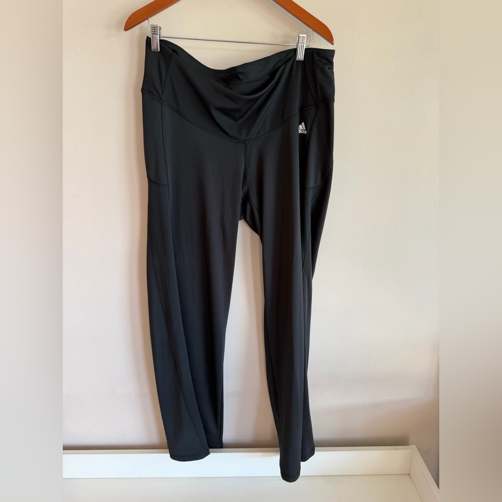This‎ is a pair of black Adidas women's leggings Areoready  2x